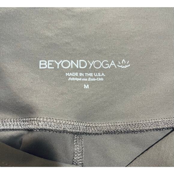Beyond Yoga shorts - Picture 3 of 5
